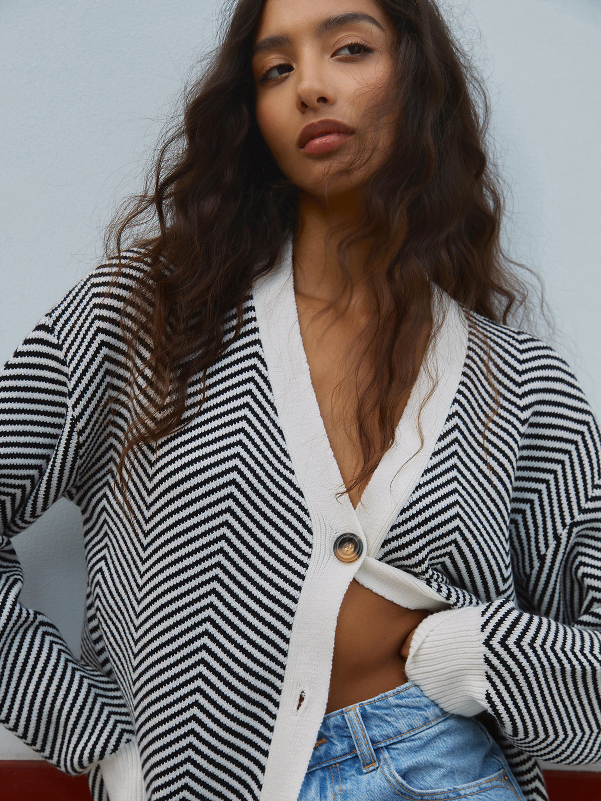 Women's Cardigan with Chevron Stripes – Relaxed Fit V-Neck Knit for Everyday Wear 2