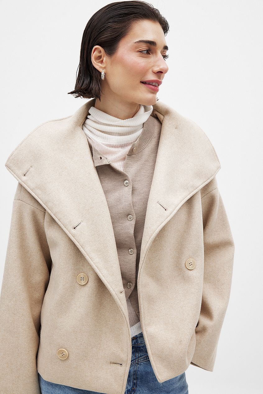 Women's Cropped Trench Coat – Oversized Fit with Wide Lapel and Double-Breasted Design 6