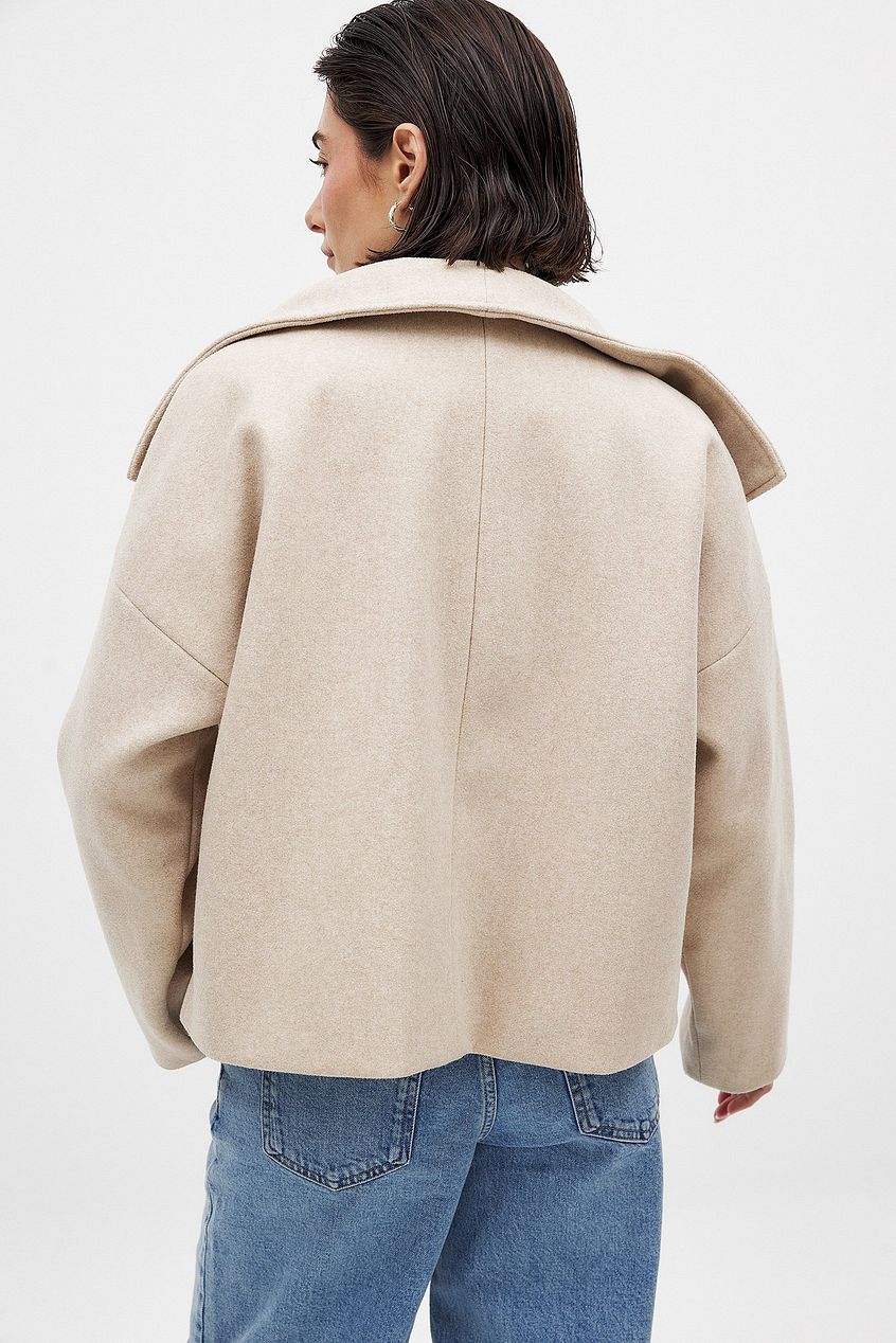 Women's Cropped Trench Coat – Oversized Fit with Wide Lapel and Double-Breasted Design 7