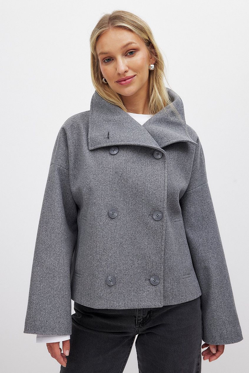 Women's Cropped Trench Coat – Oversized Fit with Wide Lapel and Double-Breasted Design 8