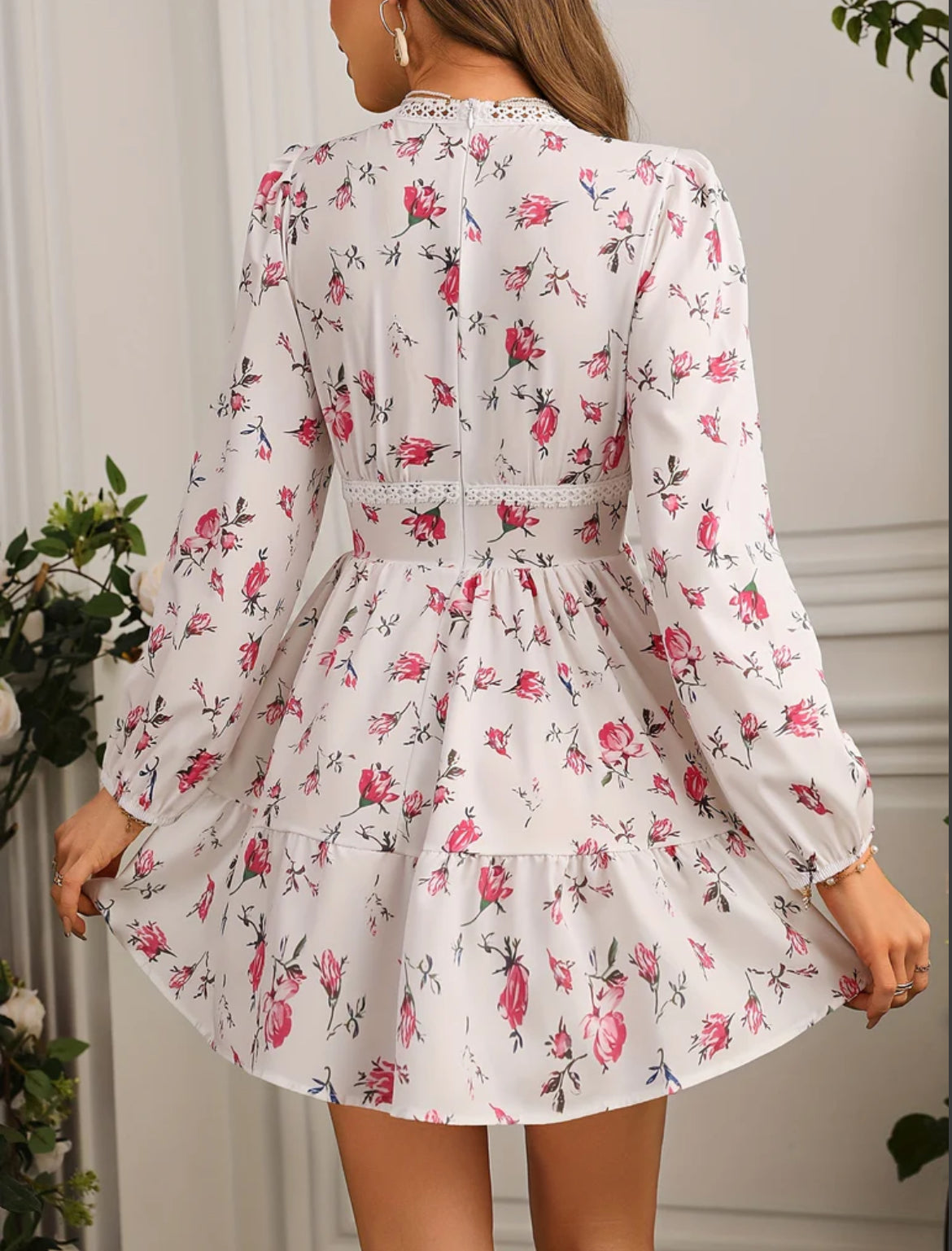 Women's Summer Floral Mini Dress with Balloon Sleeves – V-Neck for Warm Weather 3