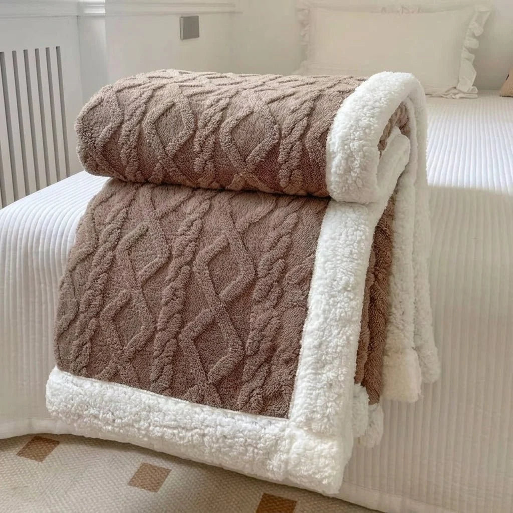 Double-Sided Fleece Blanket – Warm Plush Throw for Sofa and Bed Use 11