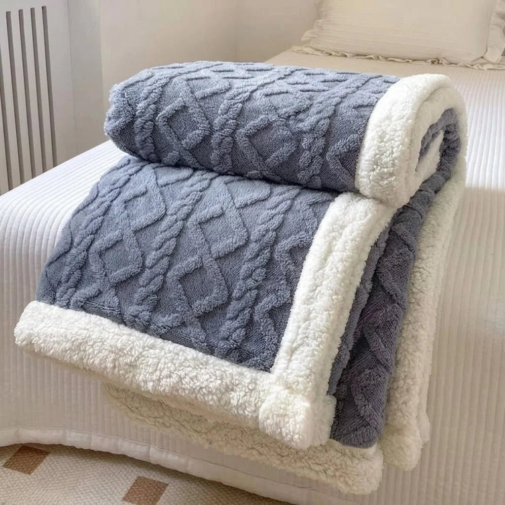 Double-Sided Fleece Blanket – Warm Plush Throw for Sofa and Bed Use 12