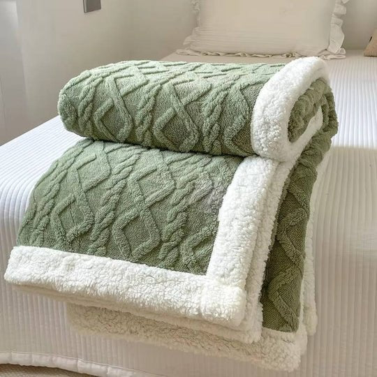 Double-Sided Fleece Blanket – Warm Plush Throw for Sofa and Bed Use 13