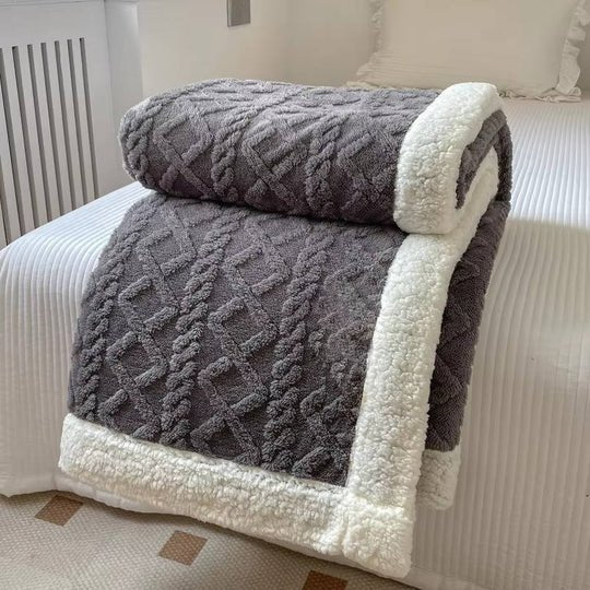 Double-Sided Fleece Blanket – Warm Plush Throw for Sofa and Bed Use 14