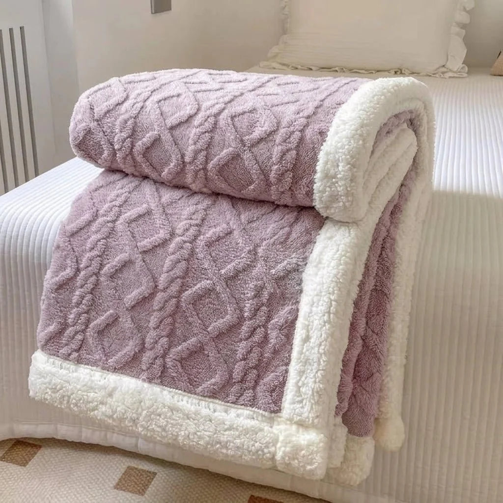 Double-Sided Fleece Blanket – Warm Plush Throw for Sofa and Bed Use 15