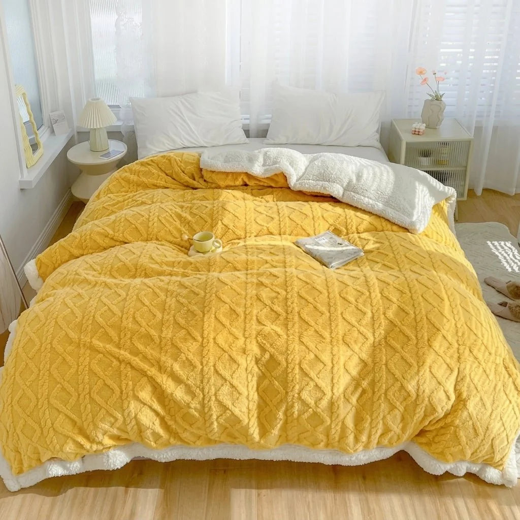 Double-Sided Fleece Blanket – Warm Plush Throw for Sofa and Bed Use 2