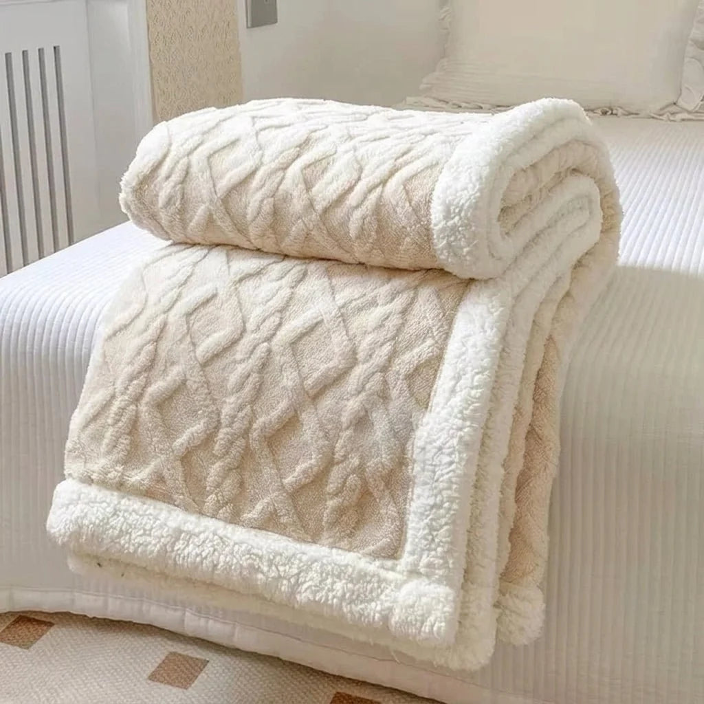 Double-Sided Fleece Blanket – Warm Plush Throw for Sofa and Bed Use 9