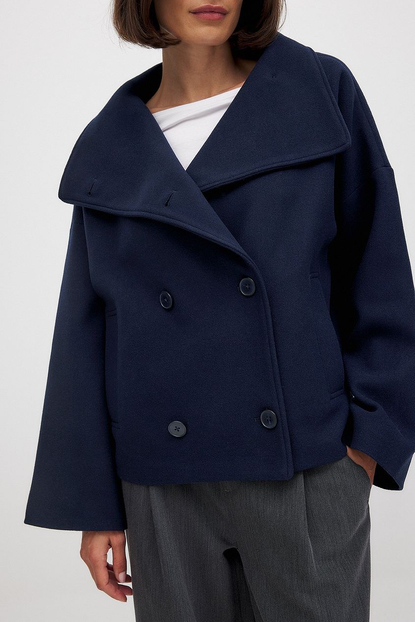 Women's Cropped Trench Coat – Oversized Fit with Wide Lapel and Double-Breasted Design 3