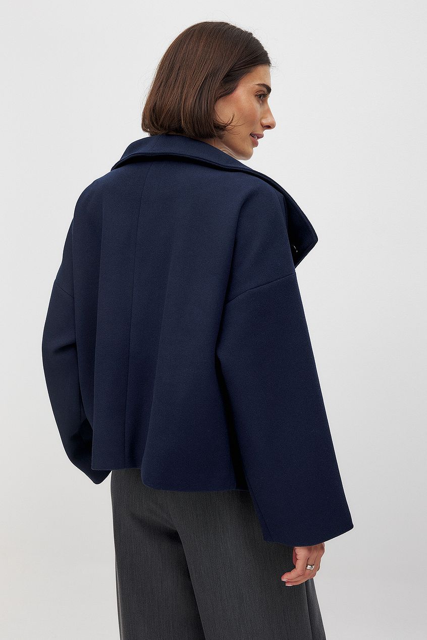 Women's Cropped Trench Coat – Oversized Fit with Wide Lapel and Double-Breasted Design 4