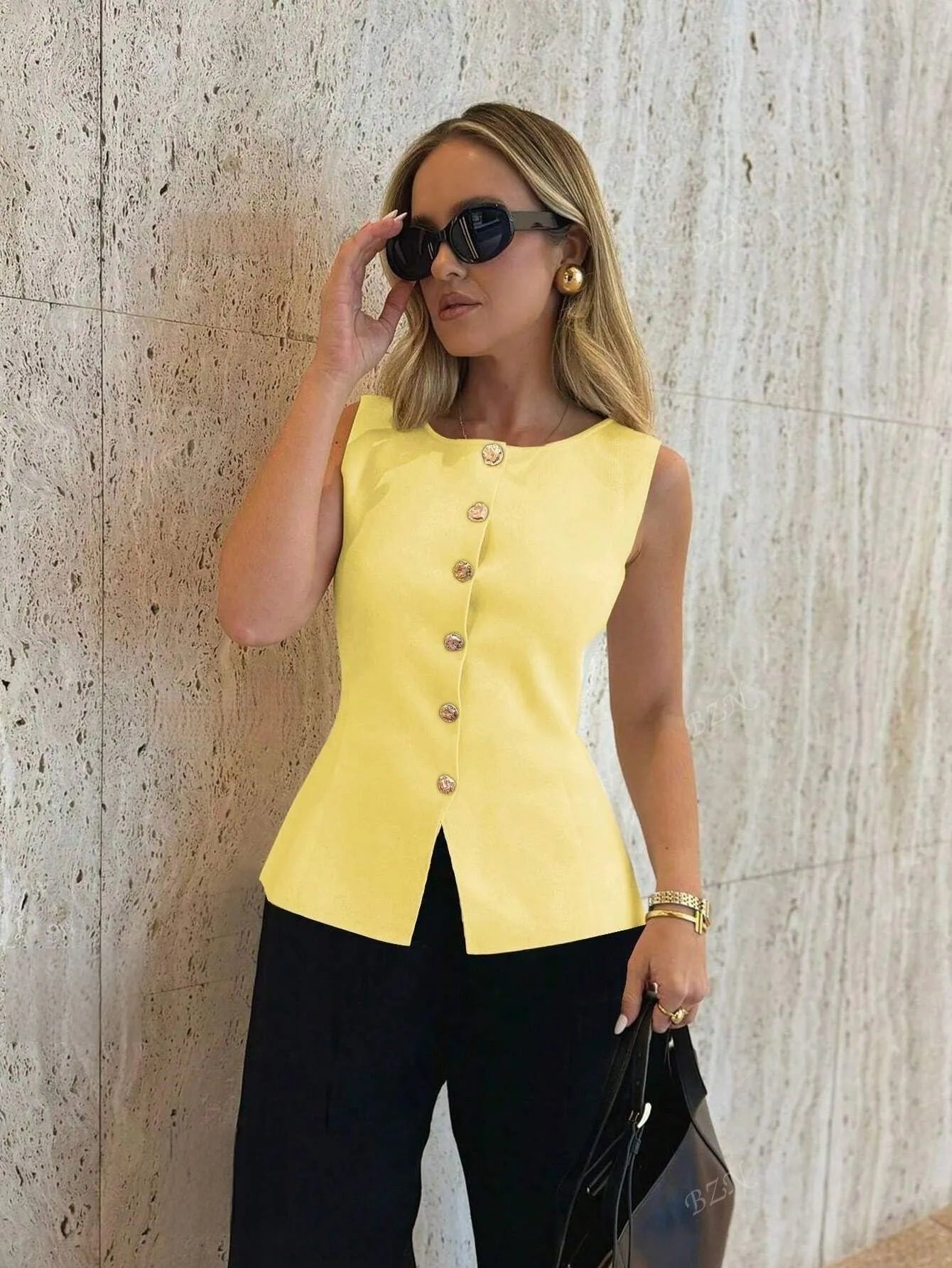 Women's Knitted Vest with Button Front – Waist-Defining Fit and Split Hem for Versatile Styling 3