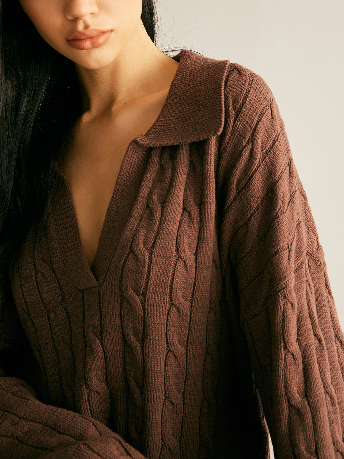 Women's Oversized Cable Knit Jumper with V-Neck and Spread Collar for Smart-Casual Wear 4
